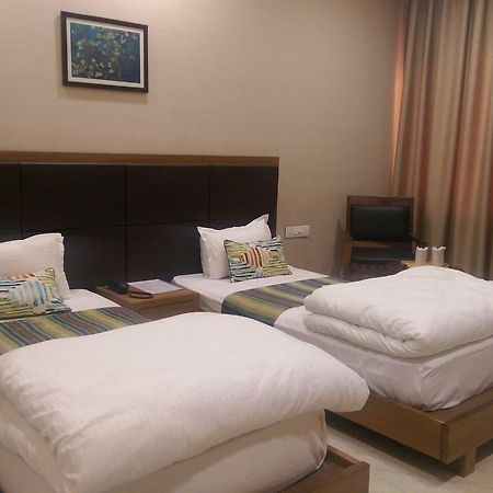 The Premier Hotel Kota  Bagian luar foto