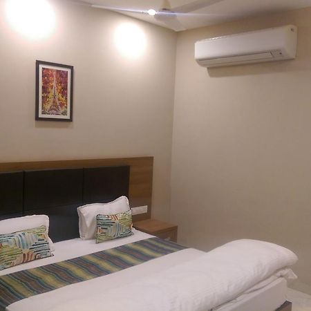 The Premier Hotel Kota  Bagian luar foto