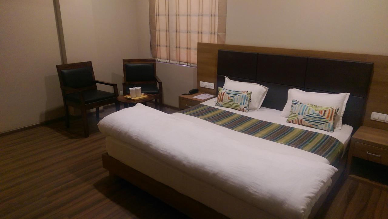 The Premier Hotel Kota  Bagian luar foto
